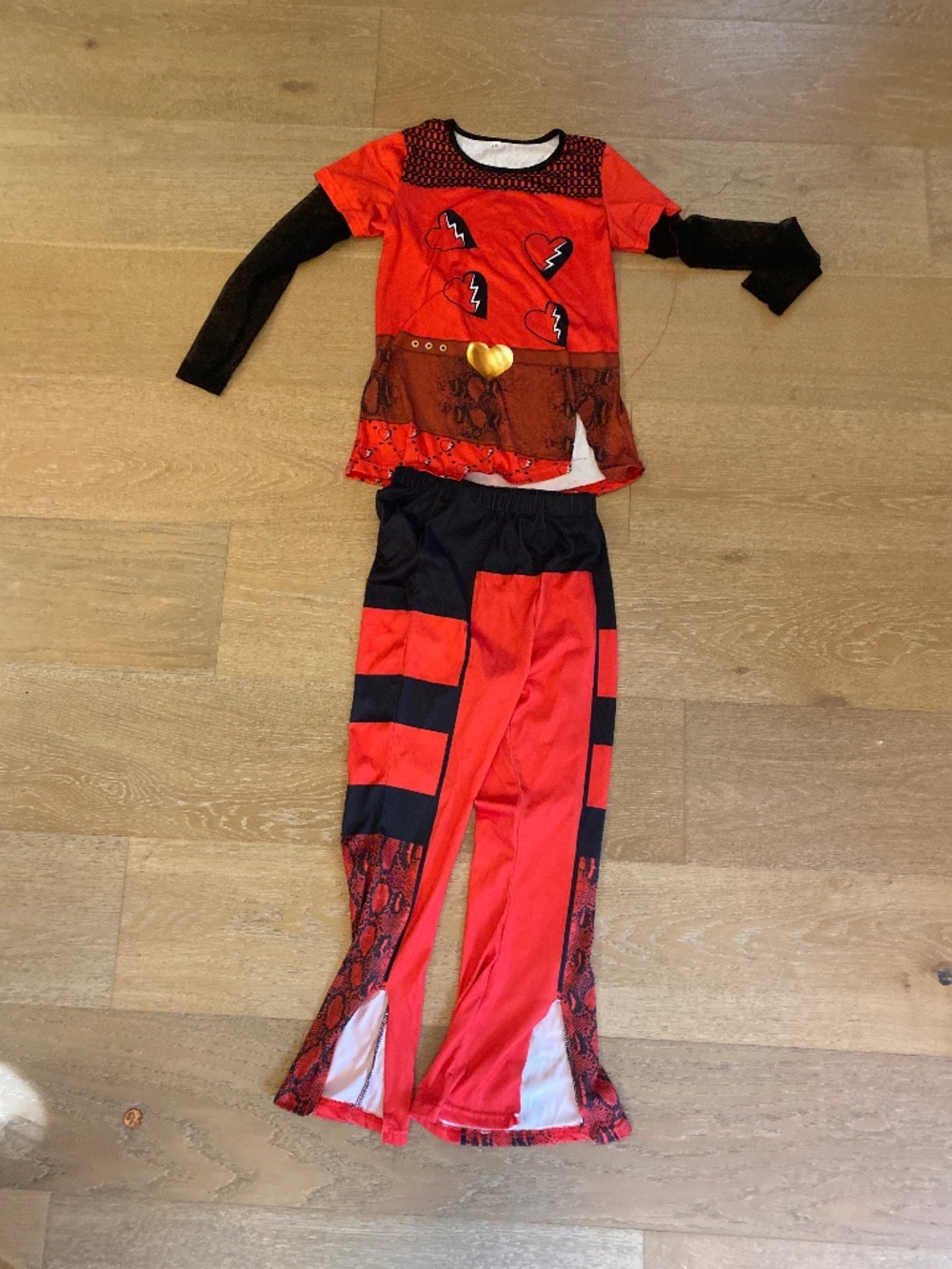 Descendants red custume